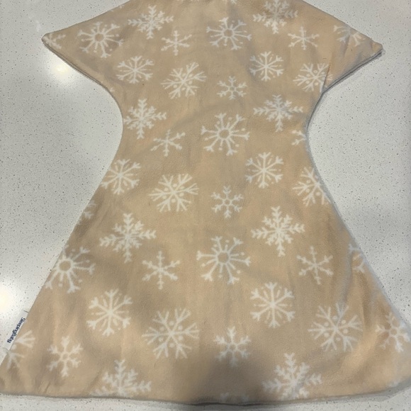 Snowflake Patterned Baby Swaddle - Picture 7 of 7